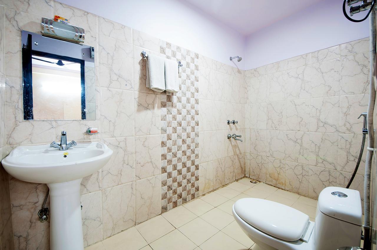 Airport Hotel Green Heights Ню Делхи Екстериор снимка